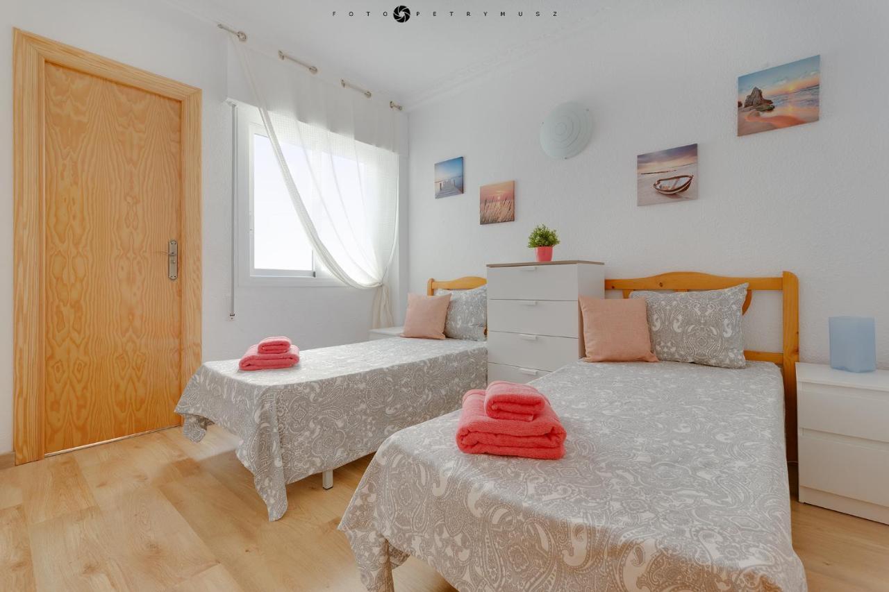 Apartment With Pool & Balcony Less Than 10Min Walk To La Mata Beach! Torrevieja Exteriér fotografie